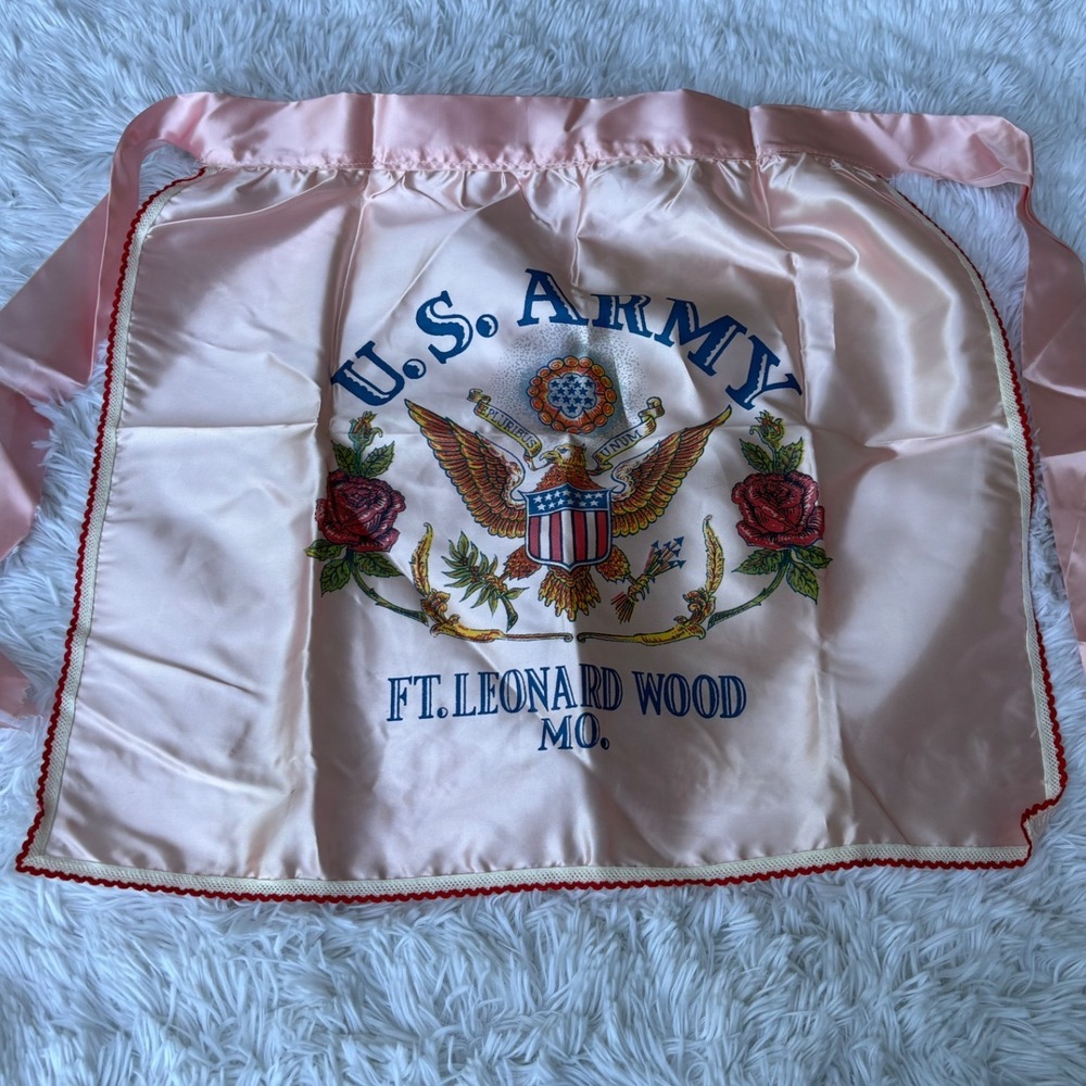 Vintage US Army Ft Leonard Wood MO Pink Satin Souvenir Apron Eagle Roses Graphic